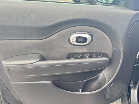 Used 2014 Kia Soul FWD image 19