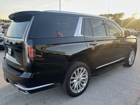 Used 2022 Cadillac Escalade Premium Luxury RWD image 3