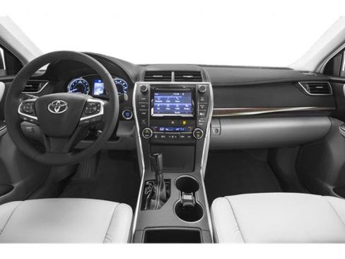 Used 2015 Toyota Camry LE FWD image 3
