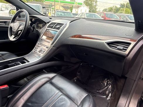 Used 2019 Lincoln MKZ Reserve FWD image 15