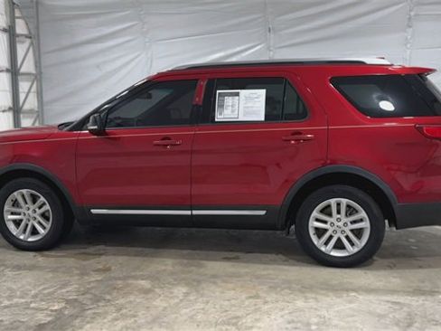 Used 2016 Ford Explorer XLT w/ Equipment Group 202A image 5