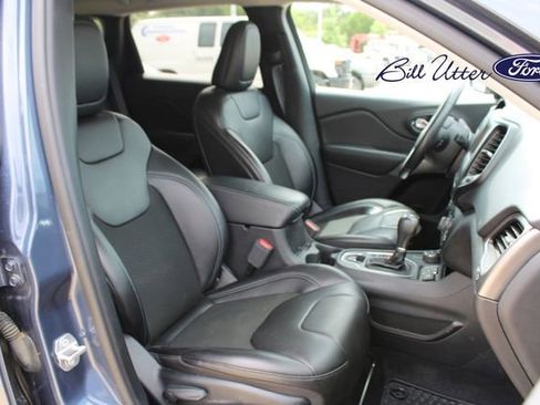 Used 2020 Jeep Cherokee Latitude Plus w/ Cold Weather Group AWD/4WD image 10
