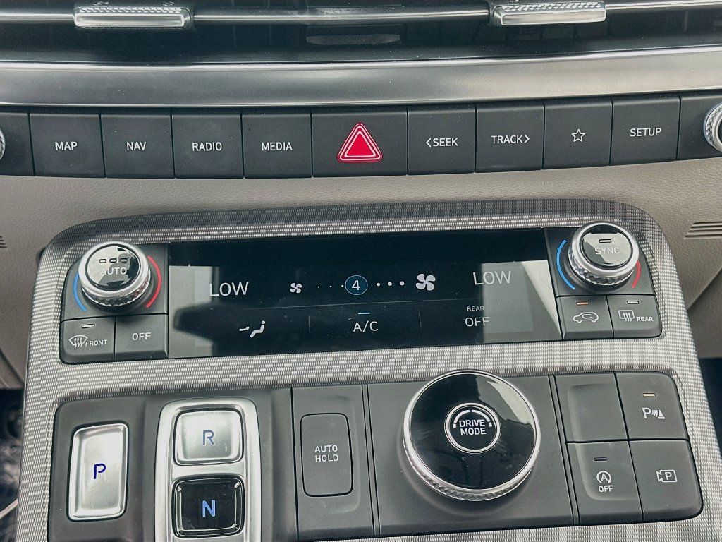 Used 2025 Hyundai Palisade Calligraphy FWD image 16