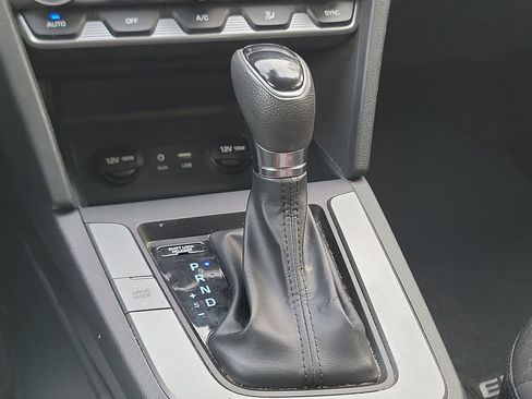 Used 2020 Hyundai Elantra SE w/ Cargo Package (C1) image 17