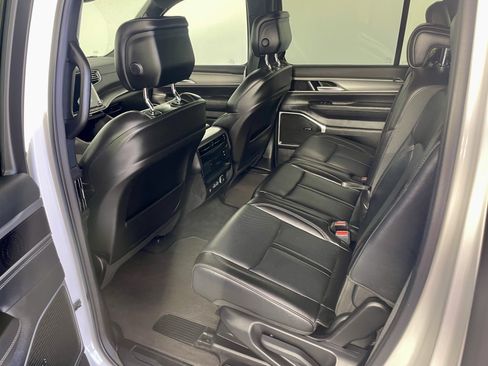 Certified 2025 Jeep Wagoneer 4WD image 11