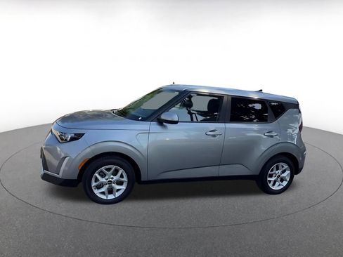 Used 2025 Kia Soul LX w/ LX Technology Package FWD image 9