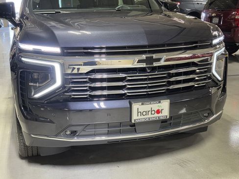 Used 2025 Chevrolet Suburban Premier image 9