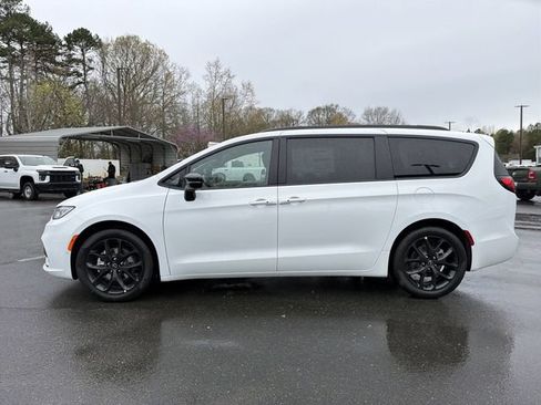 New 2026 Chrysler Pacifica Limited w/ S Appearance Package FWD image 10