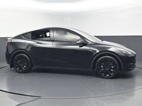Used 2021 Tesla Model Y Long Range AWD/4WD image 5
