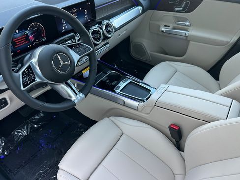 New 2025 Mercedes-Benz GLB 250 4MATIC image 10