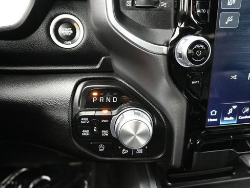 Used 2022 RAM 1500 Laramie AWD/4WD image 17