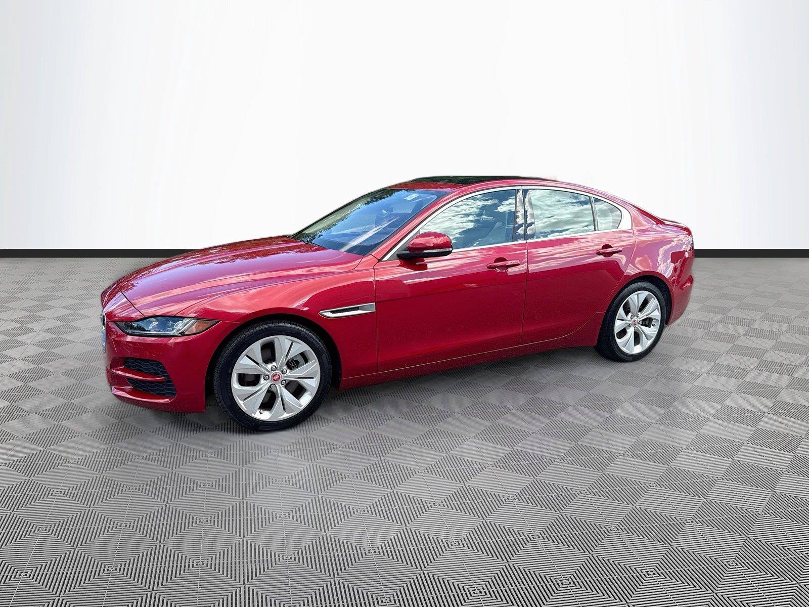 Used 2020 Jaguar XE S RWD image 3