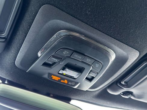 Used 2023 Toyota Corolla SE image 33