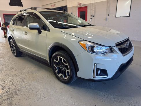 Used 2017 Subaru Crosstrek 2.0i Premium w/ Moonroof Package AWD/4WD image 1