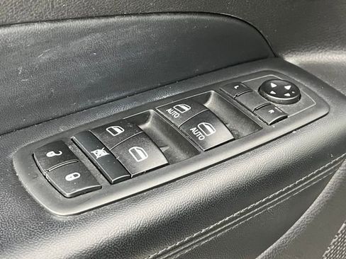 Used 2020 Jeep Grand Cherokee Limited w/ Luxury Group II image 19