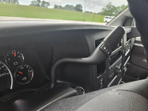Used 2025 Chevrolet Express 2500 w/ Driver Convenience Package RWD image 24