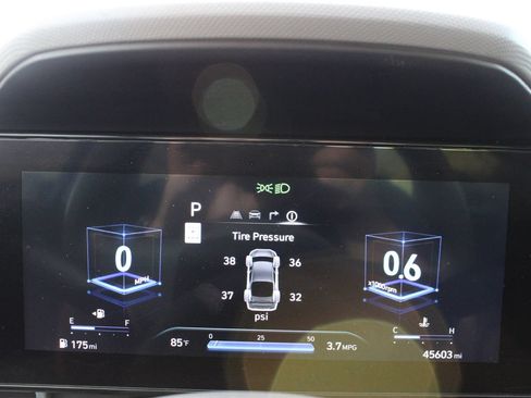 Used 2025 Hyundai Elantra SEL FWD image 11
