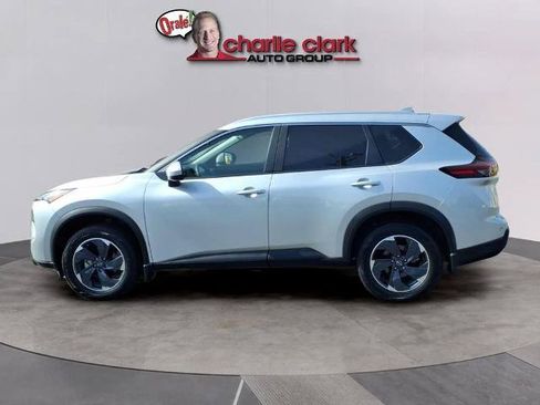 Certified 2024 Nissan Rogue SV w/ SV Premium Package FWD image 2