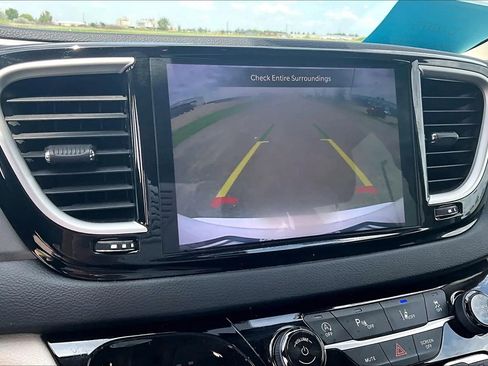 Used 2024 Chrysler Pacifica Touring-L FWD image 20