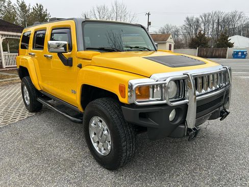 Used 2007 HUMMER H3 Adventure image 3