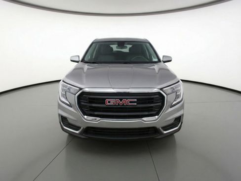 Used 2024 GMC Terrain SLE FWD image 2