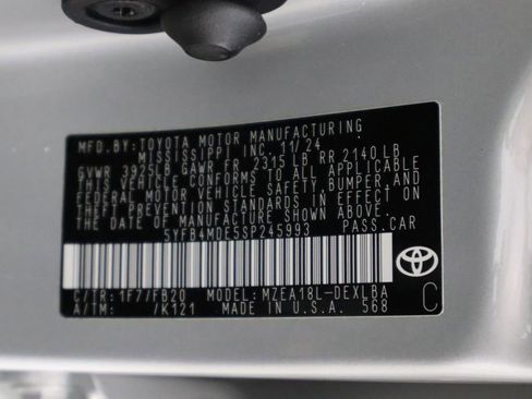 Used 2025 Toyota Corolla LE image 34