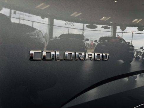 Used 2022 Chevrolet Colorado Z71 AWD/4WD image 4