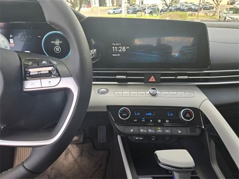 New 2025 Hyundai Elantra Limited image 12