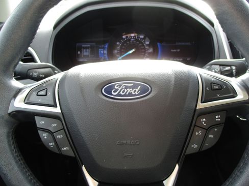 Used 2024 Ford Edge SEL w/ Convenience Package image 11