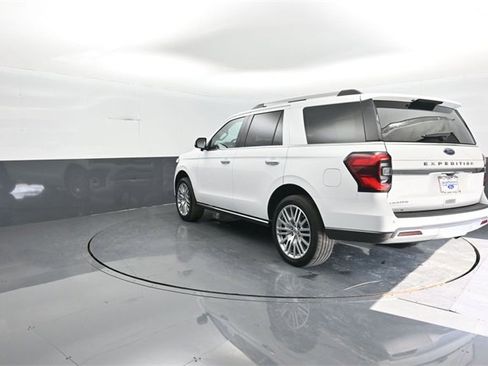 Certified 2023 Ford Expedition Limited image 5