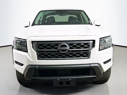 Used 2023 Nissan Frontier SV RWD image 2