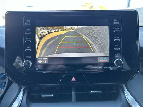 Used 2021 Toyota Venza XLE image 24