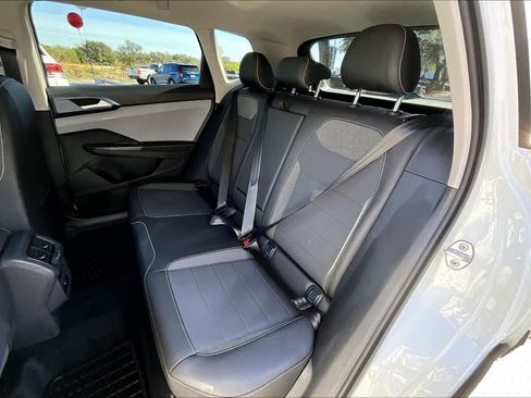 Certified 2024 Volkswagen Taos SE image 21