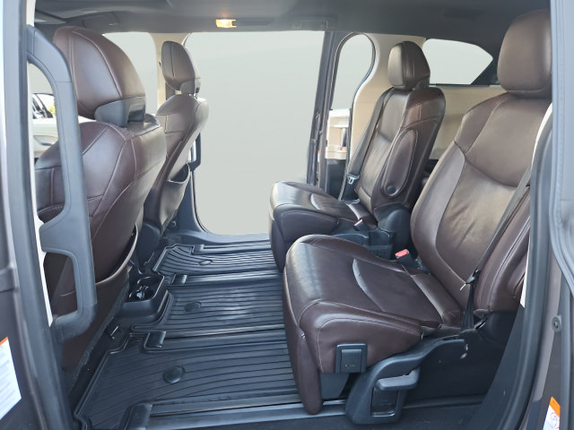 Used 2021 Toyota Sienna Platinum FWD image 21