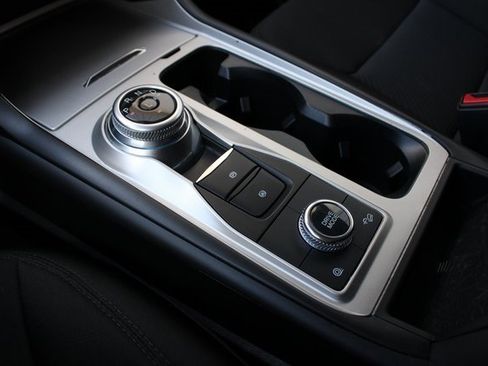 Used 2023 Ford Explorer XLT image 7