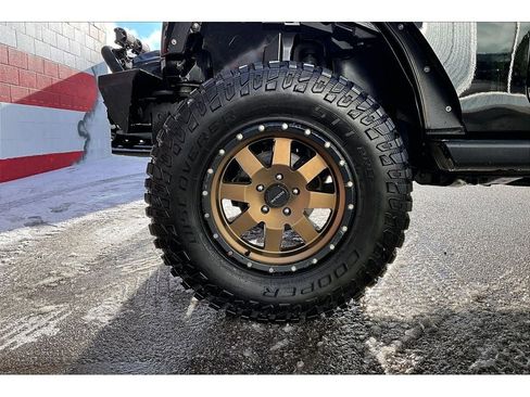 Used 2015 Jeep Wrangler Unlimited Sahara w/ Connectivity Group image 9