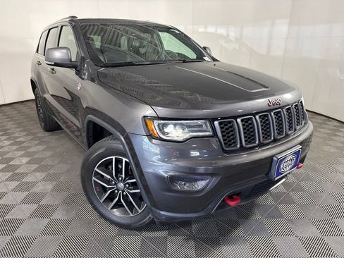 Used 2017 Jeep Grand Cherokee Trailhawk w/ Trailhawk Luxury Group AWD/4WD image 2