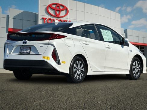 Certified 2022 Toyota Prius Prime XLE FWD image 3