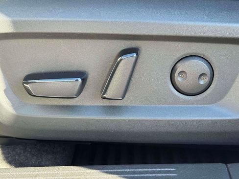 Used 2022 Nissan Rogue SV image 16