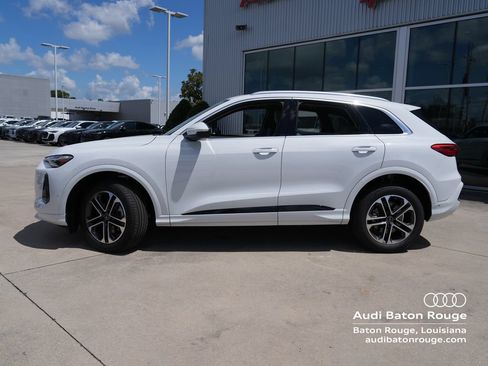 Used 2025 Audi Q5 Premium Plus w/ Premium Plus AWD/4WD image 2