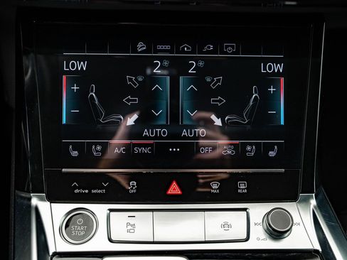 Used 2021 Audi e-tron Premium Plus w/ Premium Plus Package AWD/4WD image 37
