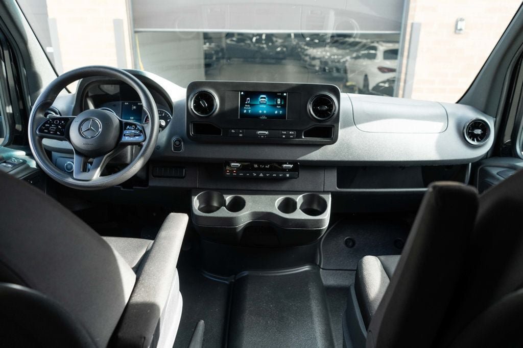 Used 2024 Mercedes-Benz Sprinter 2500 image 8