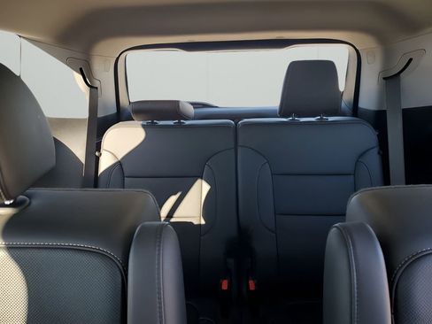 Used 2023 GMC Acadia SLT w/ Technology Package image 25