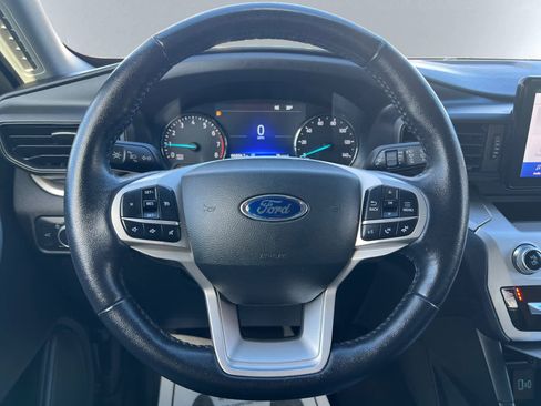 Used 2022 Ford Explorer XLT image 18