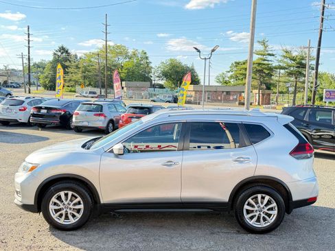 Used 2018 Nissan Rogue SV AWD/4WD image 6