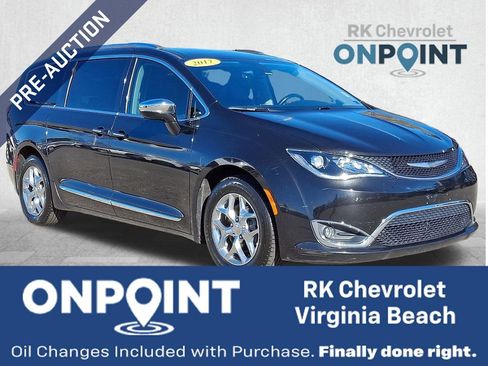 Used 2017 Chrysler Pacifica Limited image 1