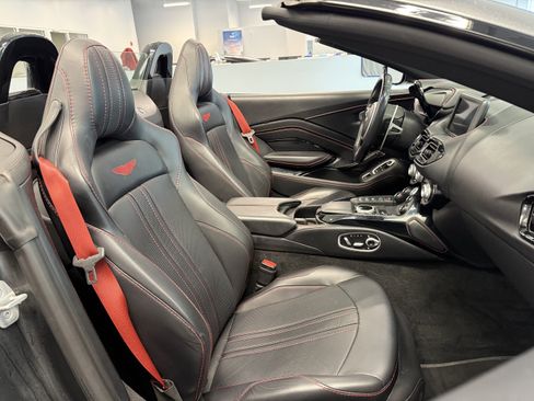 Used 2023 Aston Martin V8 Vantage Roadster RWD image 18