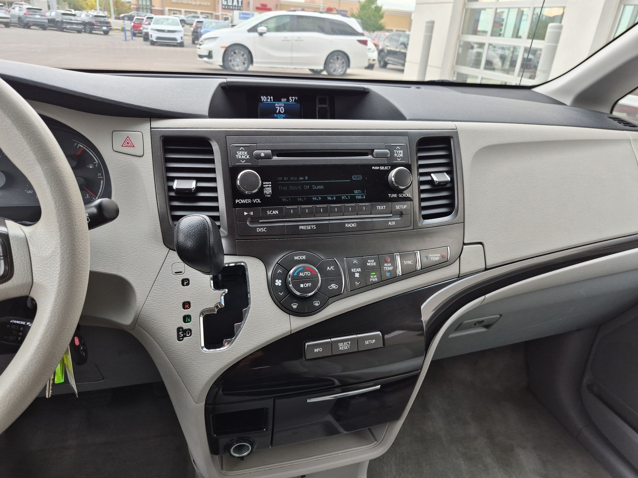 Used 2014 Toyota Sienna LE FWD image 25