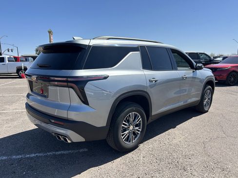 Certified 2025 Chevrolet Traverse LT FWD image 4