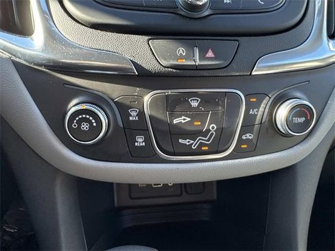 Used 2022 Chevrolet Equinox LS w/ LS Convenience Package image 19